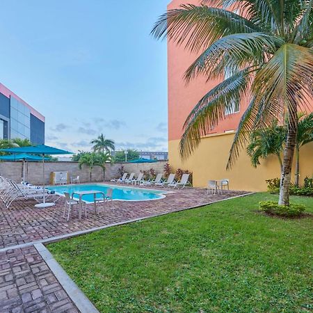 City Express Junior By Marriott Cancún Zewnętrze zdjęcie