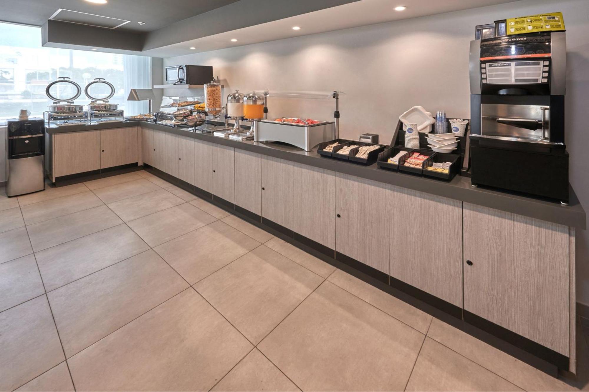 City Express Junior By Marriott Cancún Zewnętrze zdjęcie